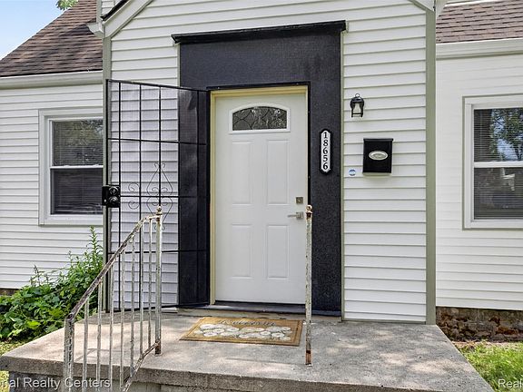 5th image of 18656 Winston St