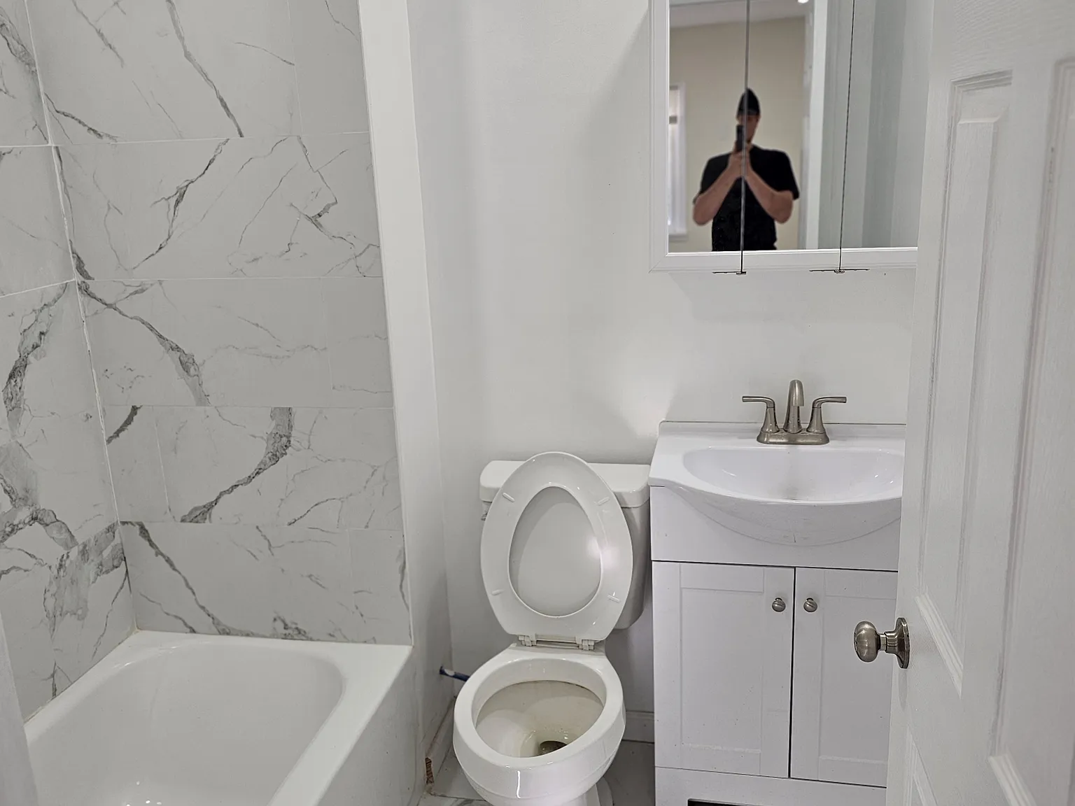 6 bed, 2400 sqft, $2,800 — Photo 3