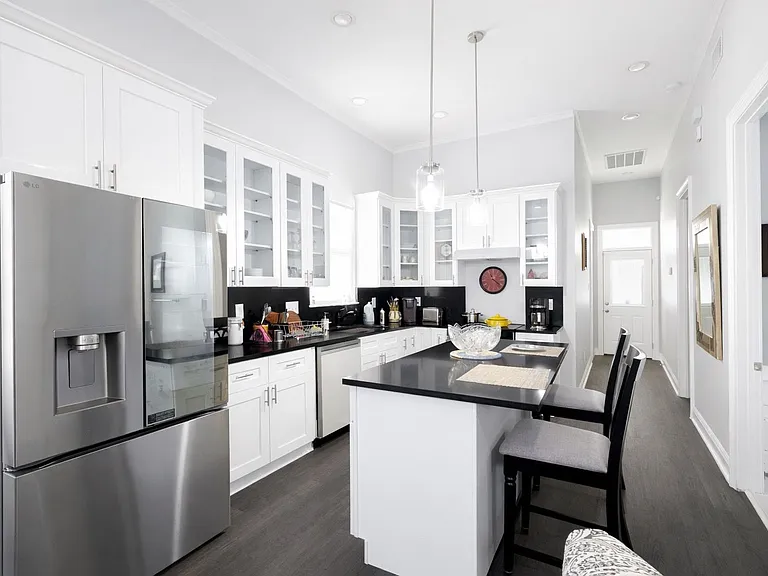2131 Dumaine St — Photo 2