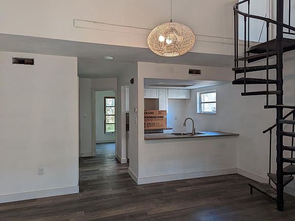 3rd image of 1731 E Mulberry Dr #B