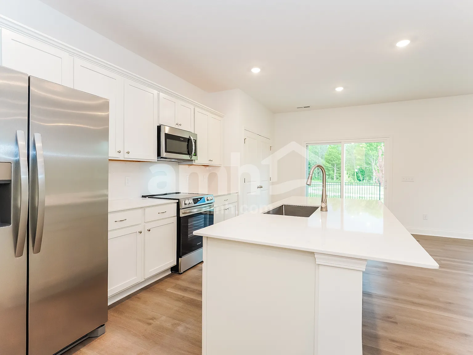 4 bed, 2.5 bath, 1977 sqft, $2,850 — Photo 4