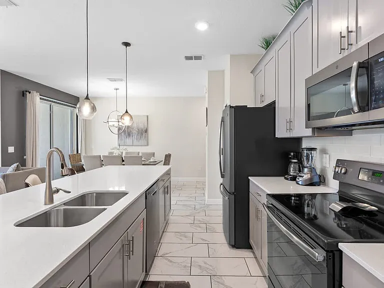 Romeo Cir — Photo 14