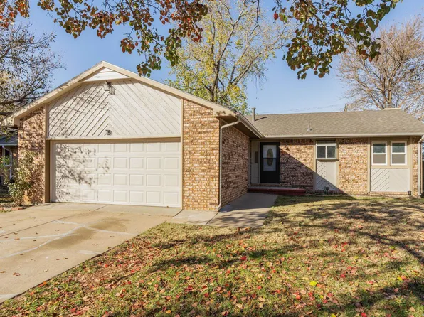 10026 E Lockmoor St, Wichita, KS 67207