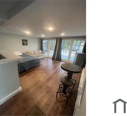 Studio, $2,400 — Photo 2