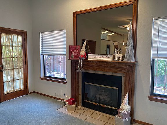 3rd image of 9219 Admiral Lowell Pl NE