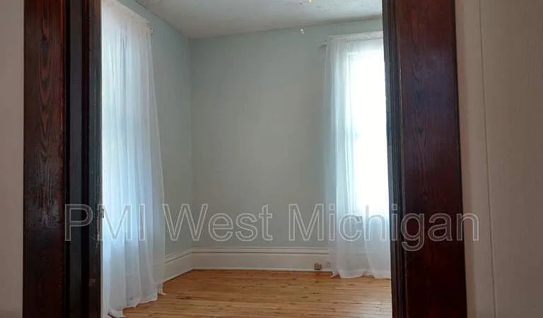 946 Pine Ave NW #1 — Photo 5