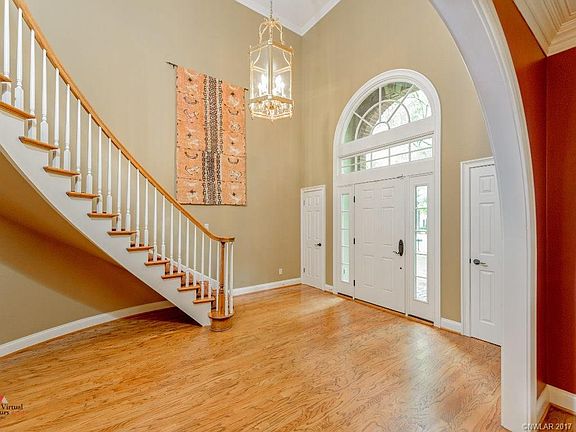 4th image of 10800 Longfellow Trce