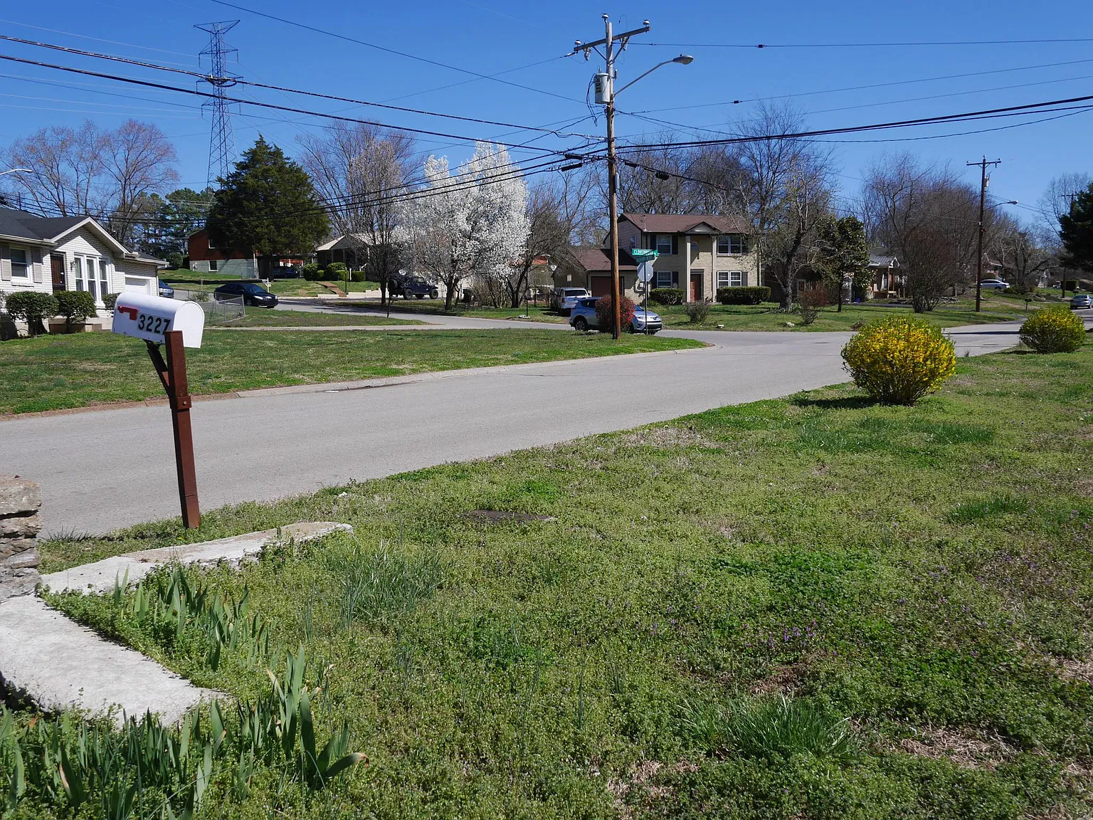 3227 Cloverwood Dr — Photo 3