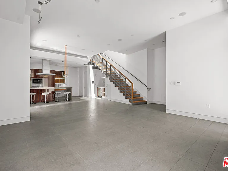 1217 Cabrillo Ave — Photo 5