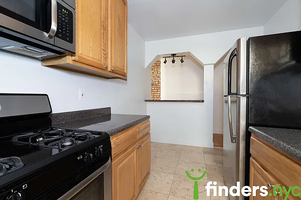 Rented by Clove Realty LLC | media 31