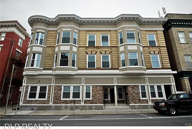 1st image of 17 Belvidere St APT 204