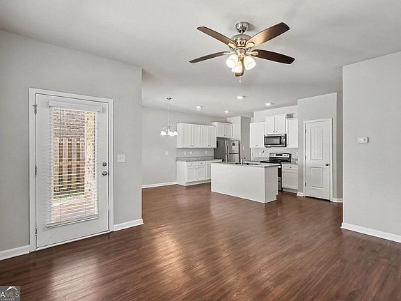 3rd image of 392 Rankin Cir
