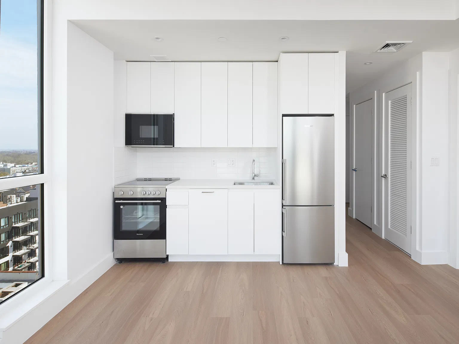 340 Lenox Rd — Photo 3
