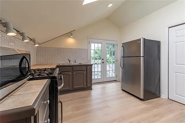 1 bed, 1.0 bath, 712 sqft, $1,475 — Photo 3