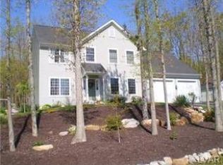 2214 Pin Oak Ln, Slatington, PA 18080