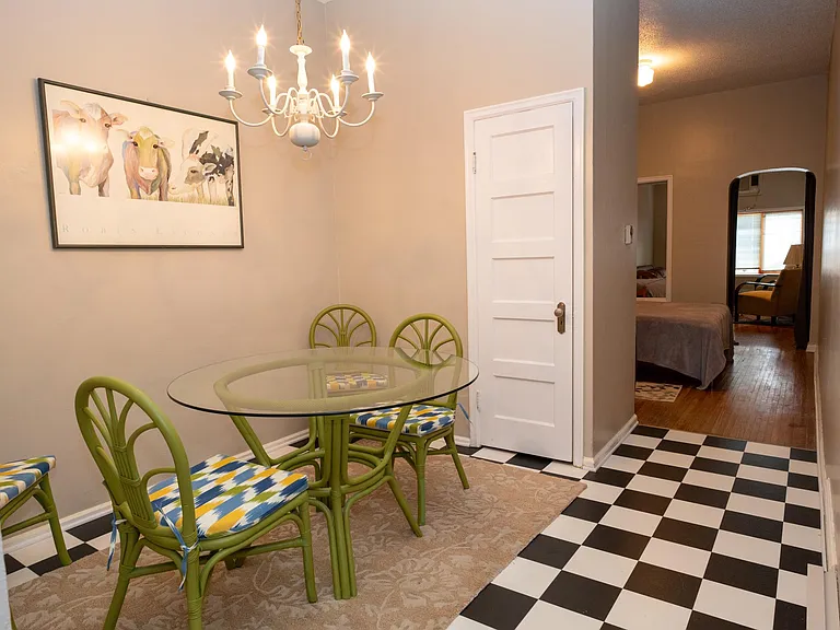 127 E Lincoln St #4 — Photo 1