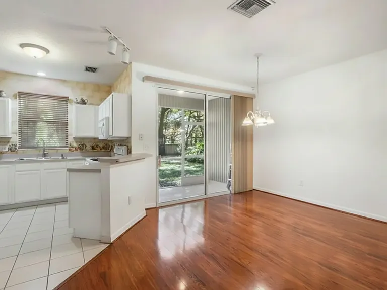 2139 Golden Oak Ln — Photo 7