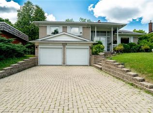 1129 Scenic Dr, Hamilton, ON L9C 1H8