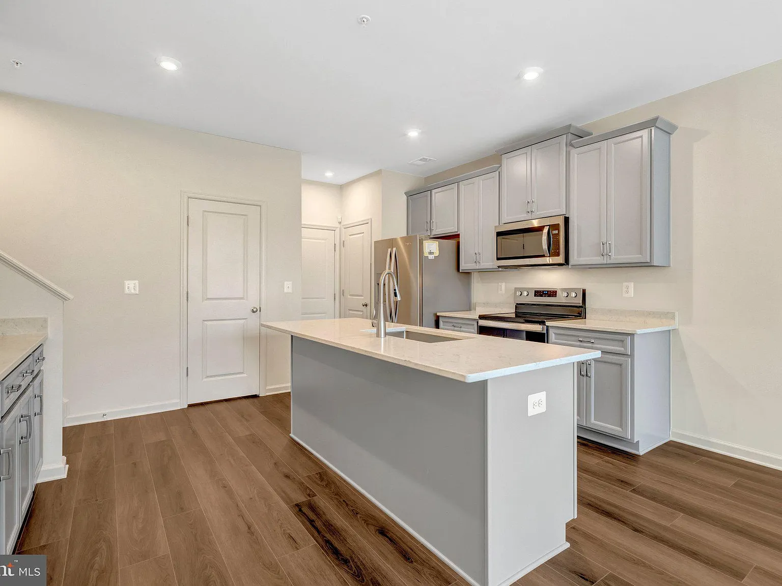 2 bed, 2.5 bath, 1493 sqft, $2,850 — Photo 3