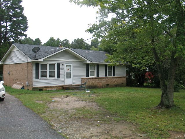 1st image of 3042 Earl Ln
