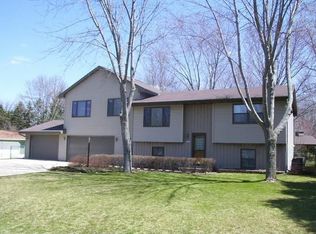 N1354 Greenwood Ct, Greenville, WI 54942