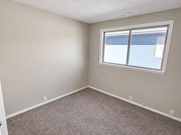 4th image of 4549 Foster Way