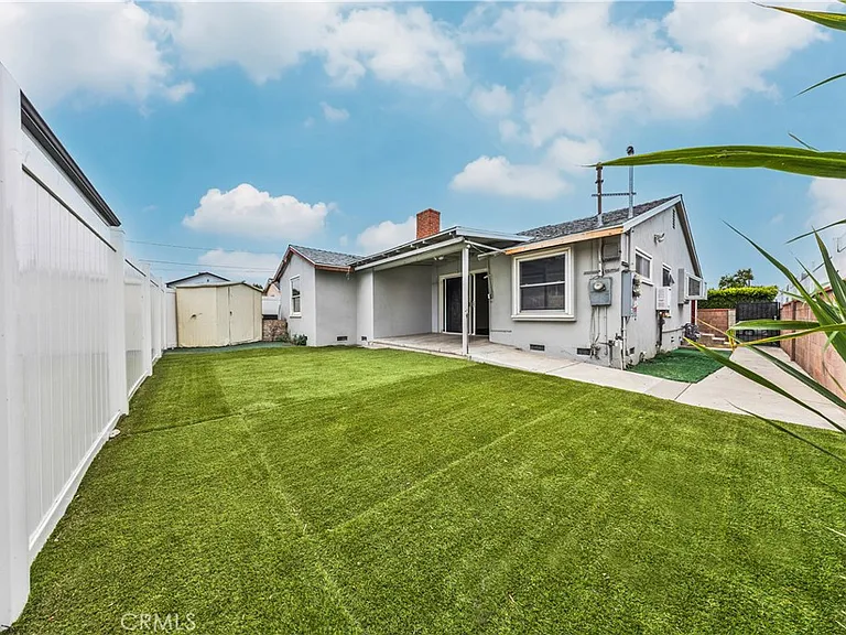 6943 Nagle Ave — Photo 22
