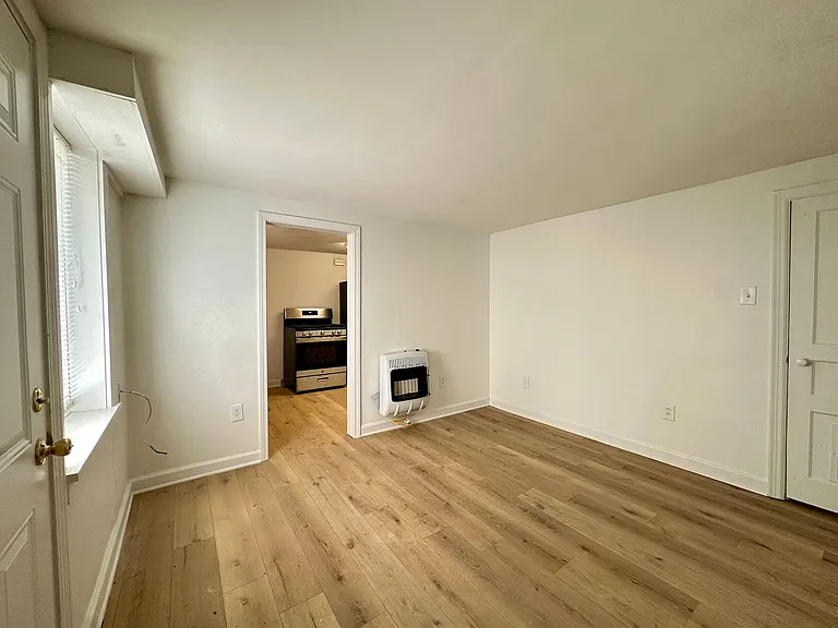4507 Woodlawn — Photo 9
