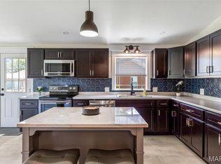 946 Weber Rd, Farmington, MO 63640