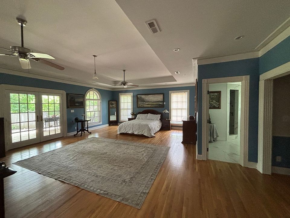 1st image of 615 W Meade Dr