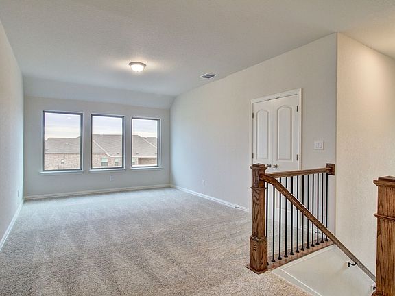 5th image of 775 Navarro St