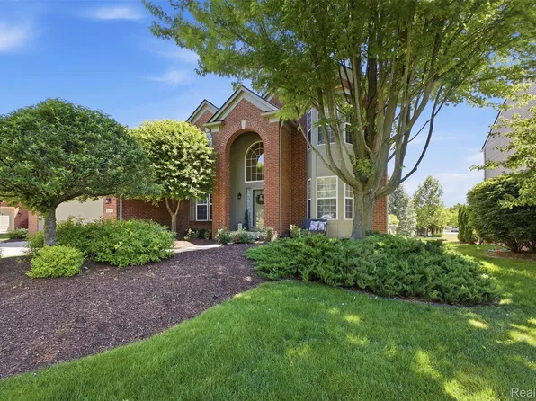 49133 Running Trout Ln, Northville, MI 48168