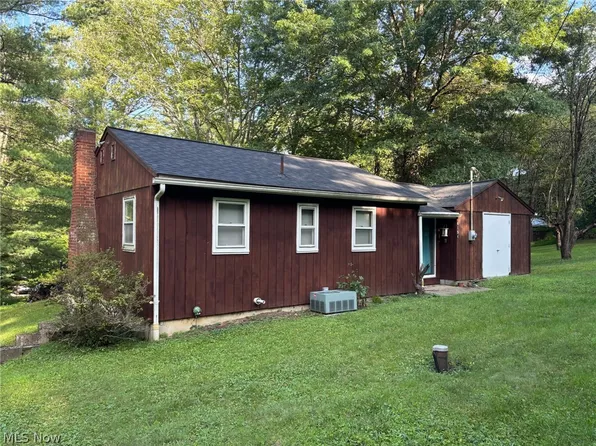 6158 Nichols Ln, Bowerston, OH 44695