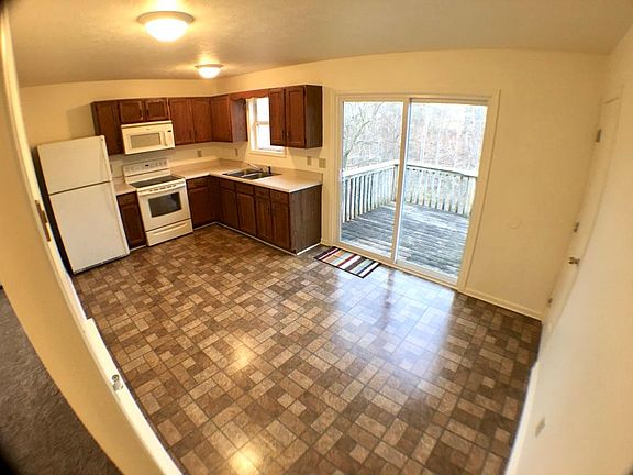 3rd image of 170 Country Park Dr