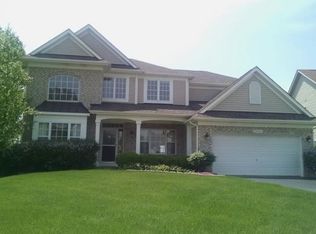 33910 N Summerfields Dr, Gurnee, IL 60031