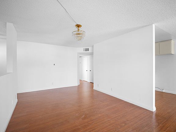 5th image of 1142 Stanley Ave APT 12