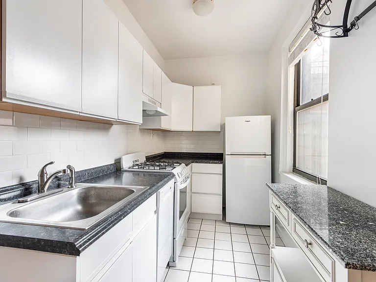134 W 93rd St #3A — Photo 4
