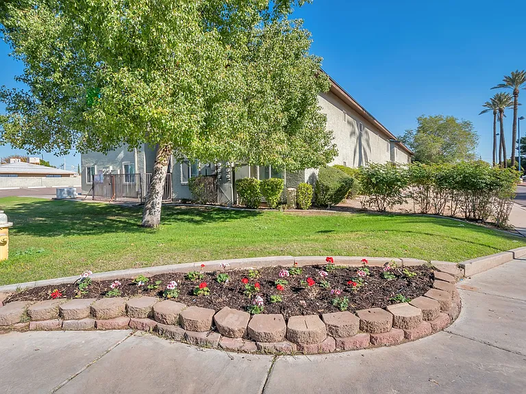 2234 W Hazelwood St — Photo 3