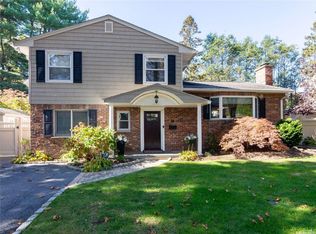 29 Earl Rd, Melville, NY 11747