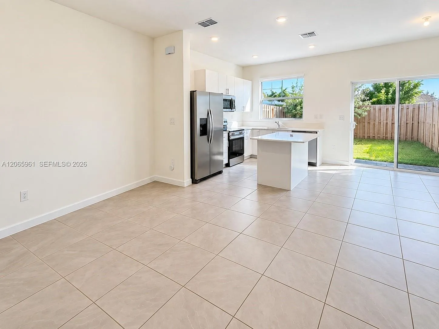 3 bed, 1328 sqft, $2,400 — Photo 4