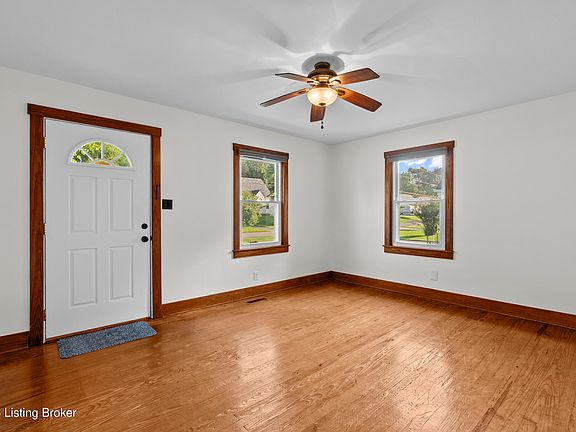 5th image of 1522 McKay Ave