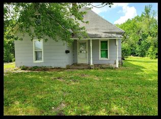 306 E 2nd St, Macon, MO 63552