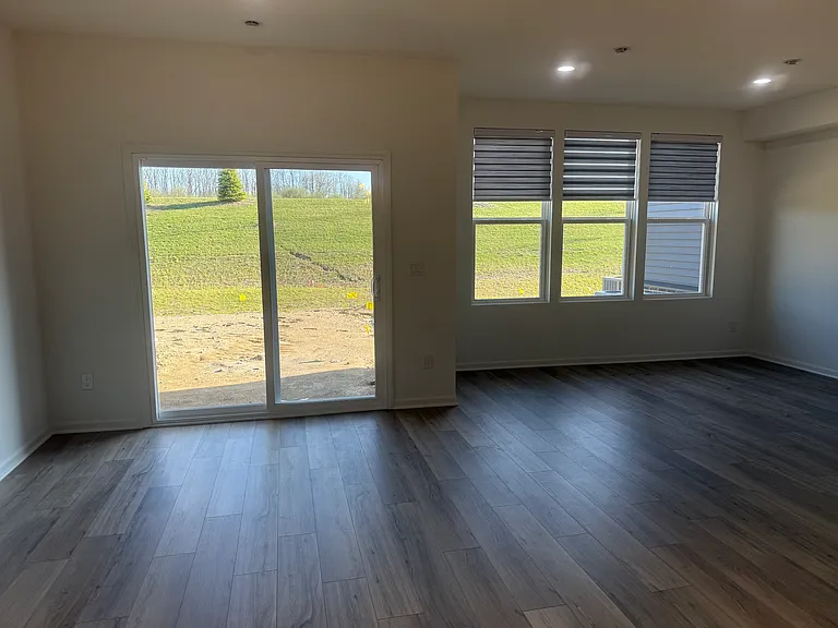 1475 Arcadia Dr — Photo 7