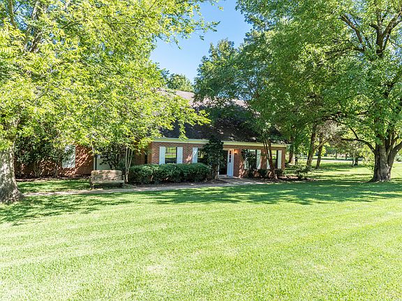 3rd image of 200 Willow Bend Dr