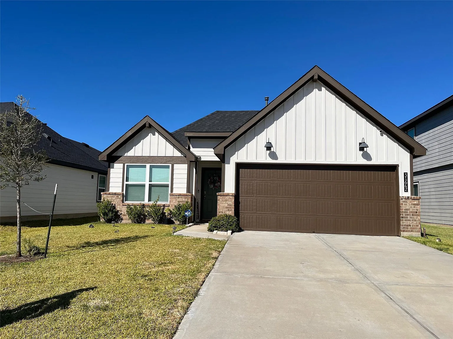 3 bed, 2.0 bath, 1316 sqft, $2,100 — Photo 3