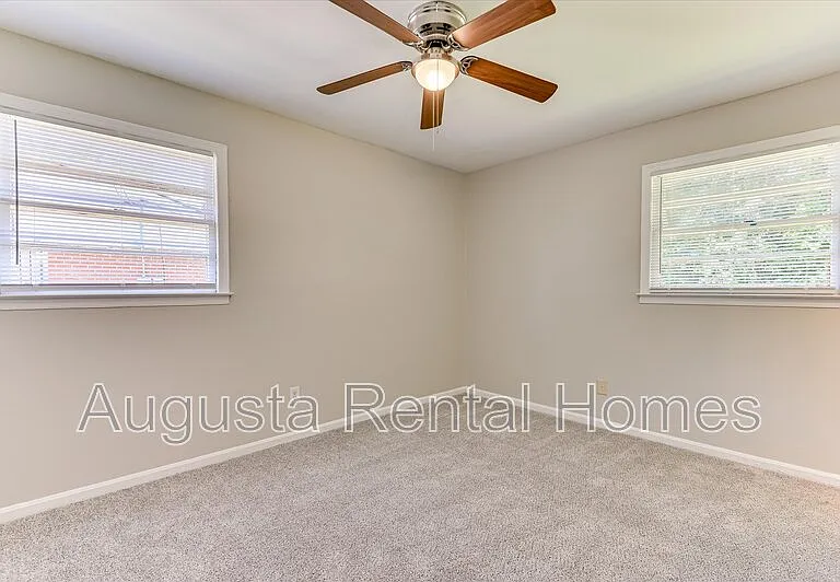 329 E View Dr — Photo 20