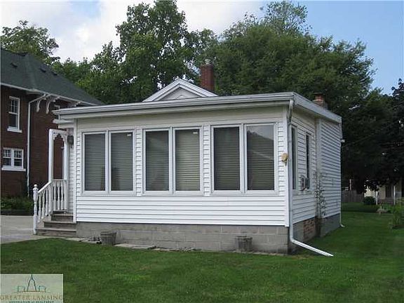 2nd image of 726 N Seymour Ave
