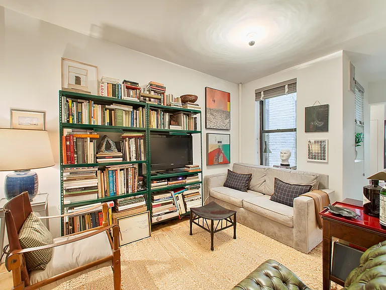 257 W 12th St #4E — Photo 1