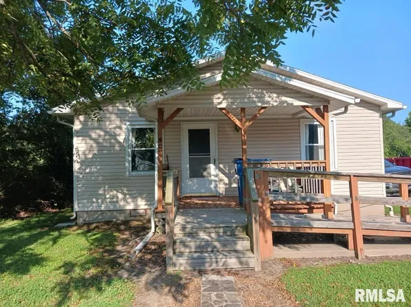 806 S Cockrum St, Sesser, IL 62884