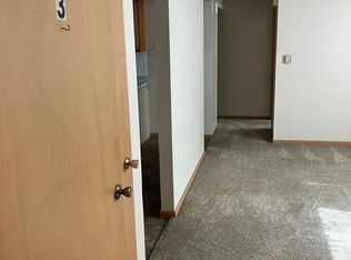 821 J St APT 3, Fairbury, NE 68352
